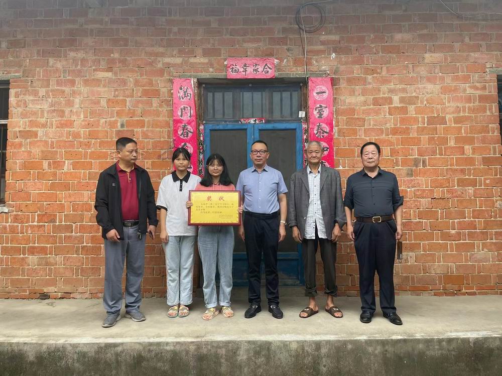 精準幫扶送溫暖,資助育人暖人心--永和集團董事長走訪慰問貧困大學生