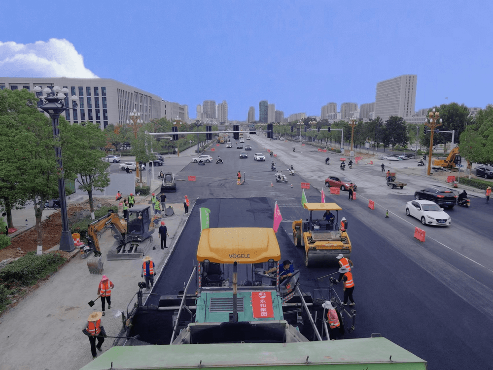   喜迎二十大，新五保暢通--永和集團新五大道施工忙